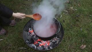 Chili con Carne with a Dutch Oven  perfect Receipt for every Parts  Outdoor Cooking [upl. by Enerual56]