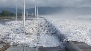 Storm surge sa Bicol Tagas Boulevard saBicol hindi na madaananmalalaking alon binabayo ang Highway [upl. by Airb]