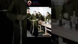 L’umiltà di Padre Pio davanti ai suoi Confratelli rare immagini a colori padrepio sanpio [upl. by Aidnama]