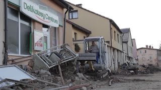 Polish town assesses damage after historic flooding  REUTERS [upl. by Torrey528]