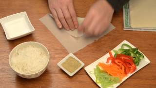 Vietnamese loempia vouwen  How to fold a spring roll [upl. by Elahcar]