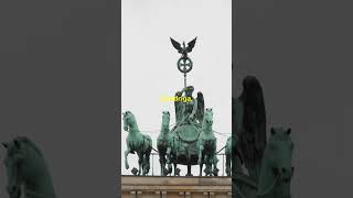 Warum das Brandenburger Tor eine falsche Quadriga hat 🧐🏛️brandenburgertor geschichte berlin [upl. by Anitsua253]