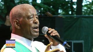 Mahmoud Ahmed  Bemin Sebeb Letlash  LIVE at Afrikafestival Hertme 2015 [upl. by Mateya]