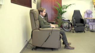 Fauteuil releveur MONTREAL  Faciliter le lever du fauteuil pour PMR [upl. by Giorgi]