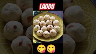 Laddu Kaise khaye 😋 shorts trending viral sweet [upl. by Einahpet]