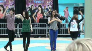 The Surprise Mini Concert when the Cast of Victorious was at the Mall of America [upl. by Ccasi]