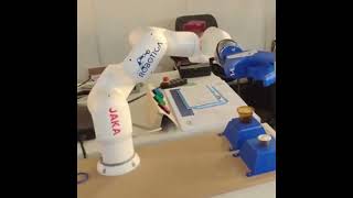 Il Caffè Fatto da un Cobot al makerfaire a Roma [upl. by Anim]