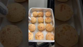 Pão de queijo receita tradicional de Minas Gerais pãodequeijo comofazer receitafácil [upl. by Wimsatt738]