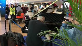 A boogie woogie before the flightpiano airportRoma [upl. by Albric]