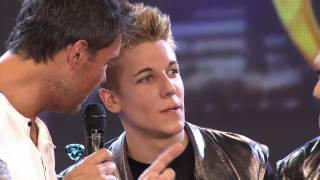 Showmatch 2012  Dos Alexander Caniggia en la pista de Showmatch [upl. by Airehs]