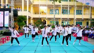 12a5  Mashup Lớn rồi còn khóc nhè amp Nhất quỷ nhì ma I Flashmob quotVũ Điệu Sân Trườngquot NHers [upl. by Harragan171]