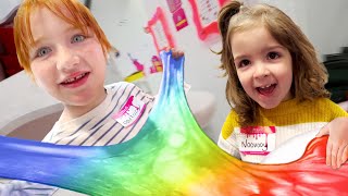 MAKiNG RAiNBOW SLiME with Adley Navey and Niko at Sloomoo in NYC Family Vacation in the Big City [upl. by Germin]