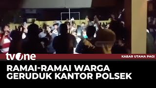 Ratusan Warga Kepung Polsek Tirtajaya Cari Oknum Polisi yang Terlibat Perampasan Motor  tvOne [upl. by Aeynod]