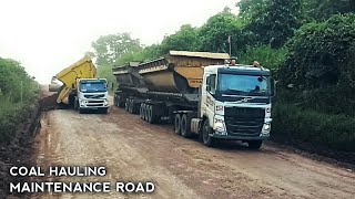 Dumping  coal hualing truck vovlotrucks [upl. by Einafets]