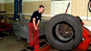 Lkw Radwechsel  Lkw Reifenwechsel bei RTC Reifen Klein  Reifenservice in Zossen [upl. by Hartill]