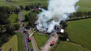 Grote brand verwoest zorgboerderij in Foudgum [upl. by Amlas]