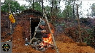 Makeshift Survival Shelter in a River bank A Hole to Survive Alone Autumnal Bushcraft [upl. by Notlih]