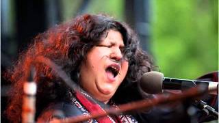 Abida Parveen  Sunn Baat  Kalam Hazrat Sachal Sarmast Sardar janwmv [upl. by Hertz]