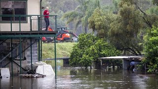 Les calamités des inondations en Australie  deux morts des dégâts et des invasions daraignées [upl. by Beutler]