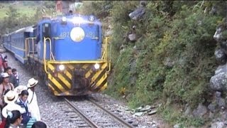 LE PEROU  TRAIN du MACHU PICCHU Visit of the Machu Picchu and train [upl. by Honorine]