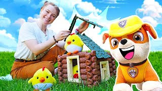 Paw Patrol Spielzeug Video für Kinder  Wir bauen ein Haus für Küken Video auf Deutsch mit Irene [upl. by Cirded708]