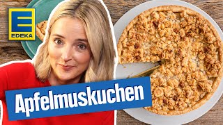 Apfelmuskuchen mit Karamellstreuseln  Einfaches Backrezept [upl. by Nimzaj]