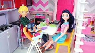 Miraculous Ladybug Doll Family LOL Surprise Baby Night routine le bébé de Marinette ladybug [upl. by Eicyak]