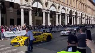 Incidente al salone dellauto di Torino auto sulla folla [upl. by Emmery]