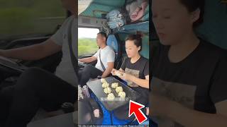 ये लड़की truck के अंदर खाना बनाती है  truck cooking  shortsvideo [upl. by Anya656]