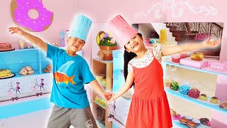 Barbie Bakery Restaurant Boxfort Kitchen toys Challenge [upl. by Comfort]