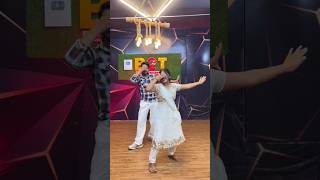 chale hi Jana hai nazar churake yuu dance old song dance jhansijunction youtubevideo [upl. by Enahc]