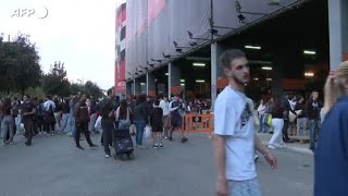 Maltempo Spagna a Valencia la gente dona provviste [upl. by Halludba380]