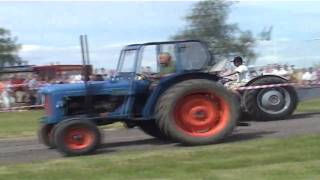 Tractor racing in sweden drag race dragracing fordson major massey ferguson traktor wheelie redneck [upl. by Kazim]