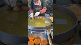 You can also add walnuts or raisins to this fried persimmon cake on the street streetfood [upl. by Tham840]