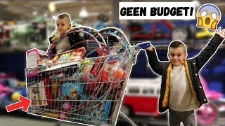 KIDS MOGEN ALLES KOPEN IN EEN SPEELGOEDWINKEL  VLOG 207 [upl. by Anawed]