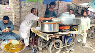 30 Rs ROADSIDE DHABA FOOD 😍 PAKISTAN STREET FOOD TOUR  CHEAP PRICE HALEEM  CHANAY  CHAWAL [upl. by Amsab]