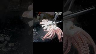 통오징어 철판 버터구이명동 길거리 음식ㅣGrilled buttered squid  Myeongdong korean street food shorts [upl. by Aneris]