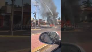 🔥 ¡Automóvil en Llamas en la Av Alvaro Obregón Culiacán Frente al Sam 🔥 [upl. by Cutler162]