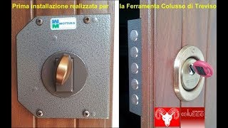 Montaggio serratura da applicare su porta legno  1 di 3 [upl. by Wehtam]