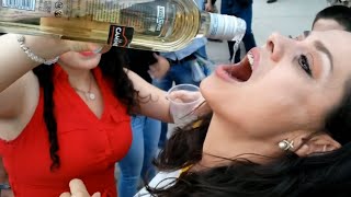 MUCHACHAS BAILANDO Y PISTEANDO CON TAMBORAZO ZACATECANO CALLEJONEADAS [upl. by Hallette]