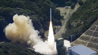 Un cohete comercial que trataba de poner un satélite en órbita explota tras despegar en Japón [upl. by Jarvey684]