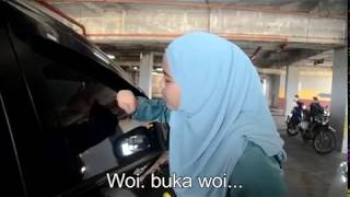 Kantoi Buat quotProjekquot Dalam Kereta [upl. by Burn158]