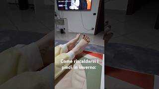 Come riscaldarsi i piedi in inverno shorts [upl. by Holcomb74]