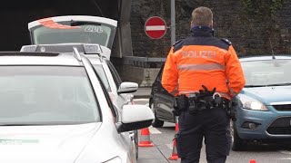 Schaffhausen Polizei informiert Autofahrer über Vignettenwechsel [upl. by Anom]