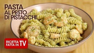 PASTA AL PESTO DI PISTACCHI E GAMBERI di Benedetta Rossi  Ricetta TV Fatto in Casa per Voi [upl. by Ardnuasak]