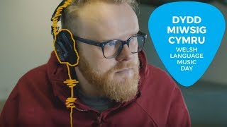 Huw Stephens My Miwsig  Welsh Language Music Day  Dydd Miwsig Cymru fersiwn Saesneg [upl. by Aloeda964]