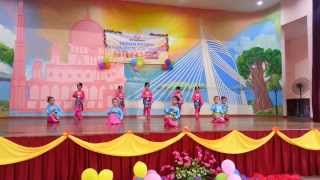 Juara Tarian Rampai Tradisional Prasekolah Putrajaya [upl. by Ebbie8]