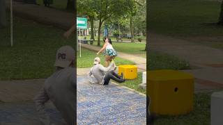 Las pelotas falsas😳🤣 broma de humor🤭 funny prank humor viralvideo shorts funnymoments [upl. by Clair7]