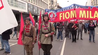 Corteo 1 Maggio Milano manifestanti vestiti da bolscevichi quotCosi aggiungiamo folklorequot [upl. by Koball]