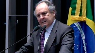 Cristovam Buarque considera importante proposta do governo que limita os gastos públicos [upl. by Assenahs]